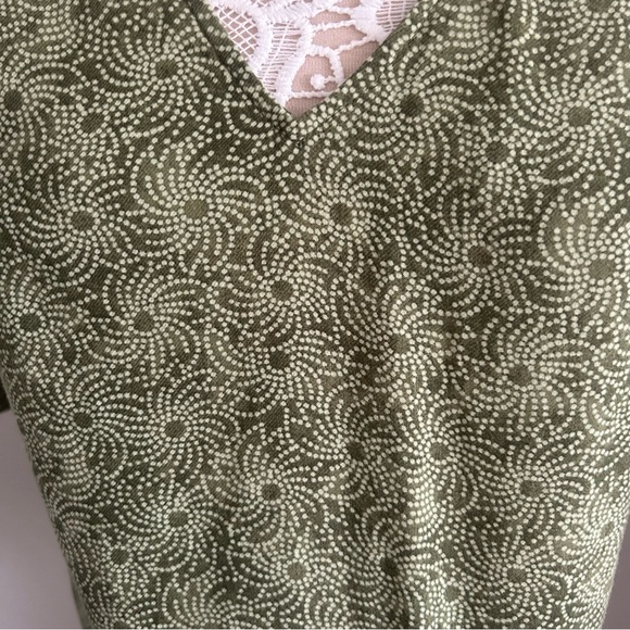 TREASURE & BOND Lace Trim V-neck Blouse in Green Rowan Floral - Picture 4 of 10